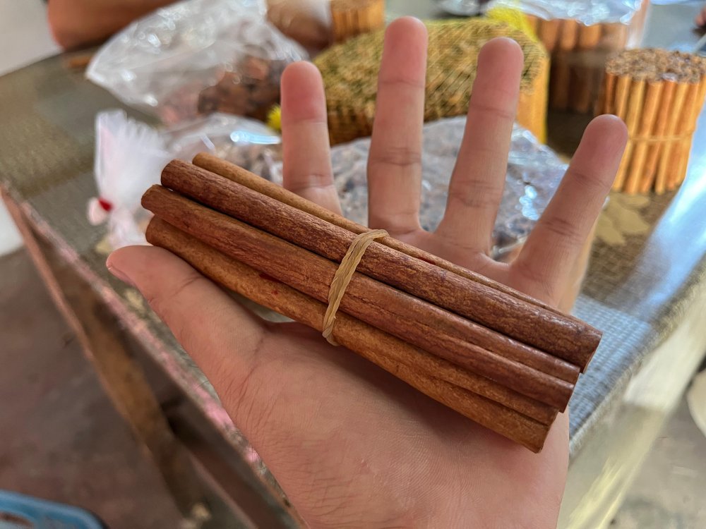 hands on cinnamon